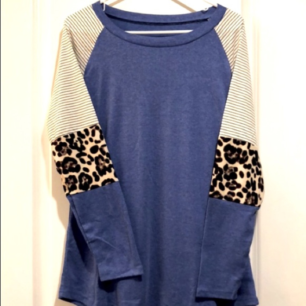 Women’s long sleeve leopard striped tee NWOT
